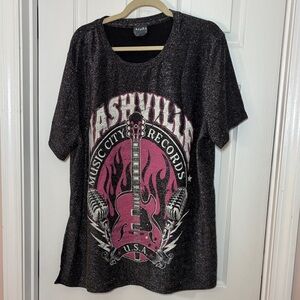 ARULA Metallic Silver Sparkle Knit Nashville Graphic Tee- Women’s Plus Size 2X